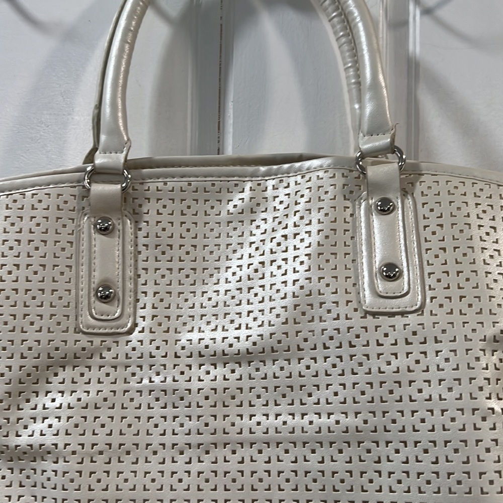Cream cut out BoHo bag snap closure excellent condition